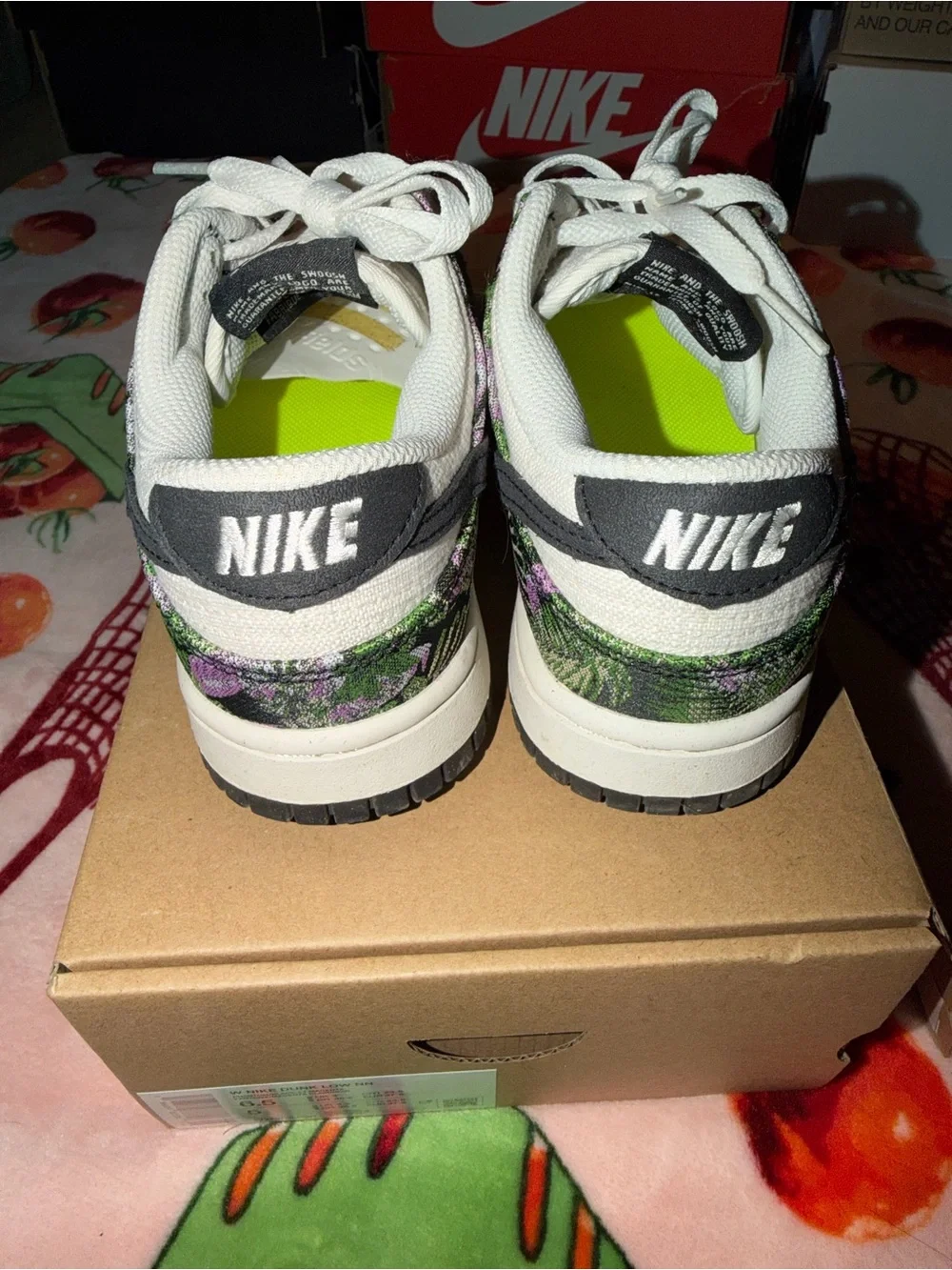 Nike Women's 6.5 Dunk Low Next Nature Floral Tapestry Like New Sneakers Shoes